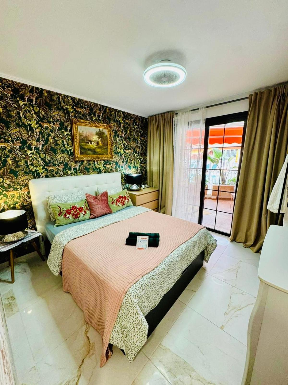 Apartment With Terrace And Pool, Los Cristianos Лос-Крістіанос Екстер'єр фото